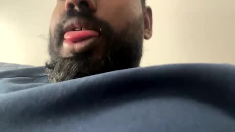 Snapshot of suggnight chatting on December 1, 8:36 pm Let me be your knight that saves you online show from December 1, 8:36 pm