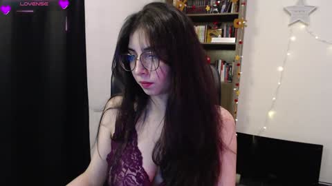 Snapshot of sunflower_uwu chatting on December 14, 12:22 am violetta online show from December 14, 12:22 am