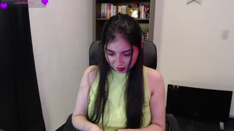 Snapshot of sunflower_uwu chatting on January 29, 11:14 pm violetta online show from January 29, 11:14 pm