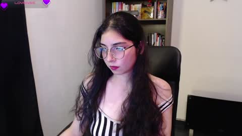 Snapshot of sunflower_uwu chatting on February 9, 12:49 am violetta online show from February 9, 12:49 am