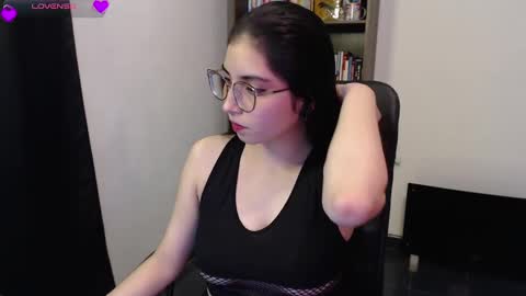 Snapshot of sunflower_uwu chatting on February 25, 12:36 am violetta online show from February 25, 12:36 am