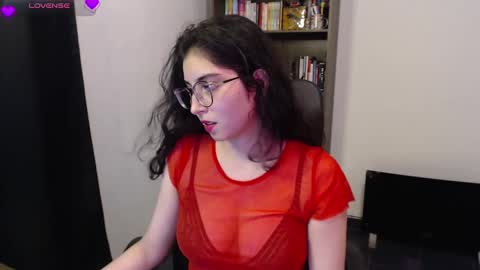 Snapshot of sunflower_uwu chatting on February 27, 12:32 am violetta online show from February 27, 12:32 am