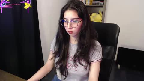 Snapshot of sunflower_uwu chatting on October 6, 2:58 pm violetta online show from October 6, 2:58 pm