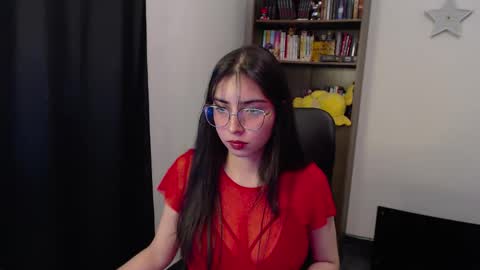 Snapshot of sunflower_uwu chatting on October 8, 2:25 pm violetta online show from October 8, 2:25 pm