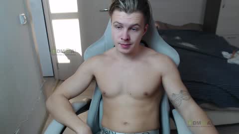 Snapshot of sunny1girl chatting on February 7, 7:50 am Alice and Sergey online show from February 7, 7:50 am