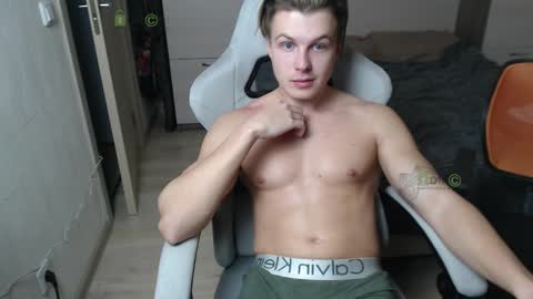 Snapshot of sunny1girl chatting on February 10, 9:47 pm Alice and Sergey online show from February 10, 9:47 pm