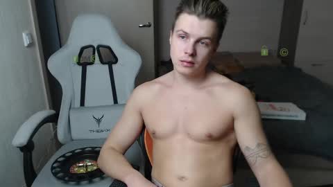 Snapshot of sunny1girl chatting on February 14, 2:33 pm Alice and Sergey online show from February 14, 2:33 pm