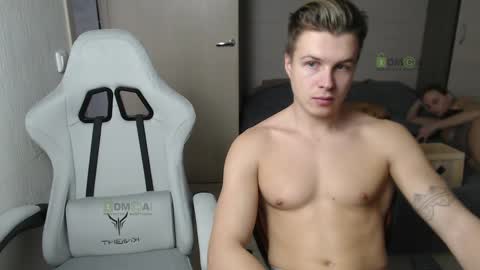 Snapshot of sunny1girl chatting on February 23, 7:33 am Alice and Sergey online show from February 23, 7:33 am