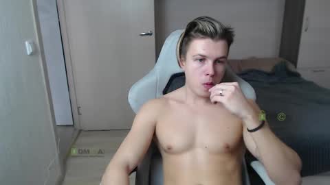 Snapshot of sunny1girl chatting on March 10, 9:32 am Alice and Sergey online show from March 10, 9:32 am