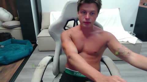 Snapshot of sunny1girl chatting on September 20, 5:36 pm Alice and Sergey online show from September 20, 5:36 pm