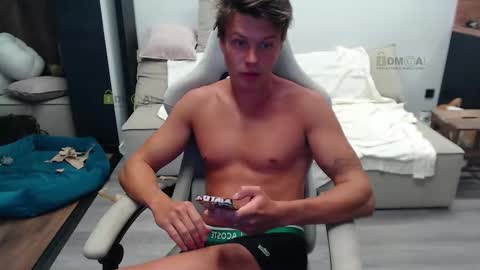 Snapshot of sunny1girl chatting on September 21, 8:49 am Alice and Sergey online show from September 21, 8:49 am