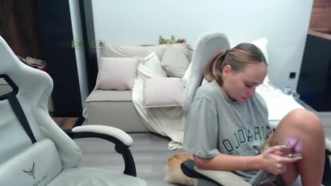 Snapshot of sunny1girl chatting on October 15, 7:47 pm Alice and Sergey online show from October 15, 7:47 pm