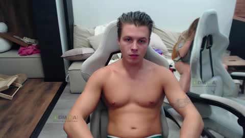 Snapshot of sunny1girl chatting on October 17, 8:33 pm Alice and Sergey online show from October 17, 8:33 pm