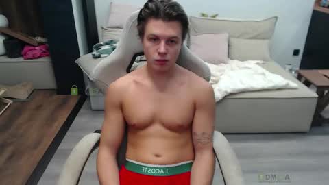 Snapshot of sunny1girl chatting on October 28, 7:45 am Alice and Sergey online show from October 28, 7:45 am