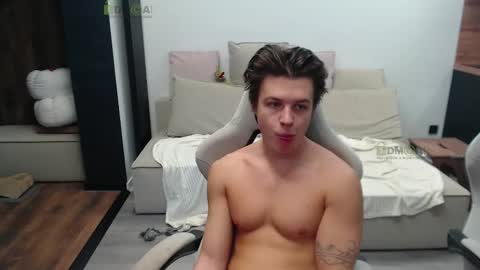 Snapshot of sunny1girl chatting on November 25, 7:41 am Alice and Sergey online show from November 25, 7:41 am