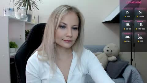 Naomi online show from October 6, 6:00 am