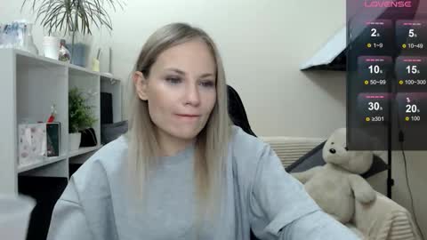 Naomi online show from November 28, 3:53 am