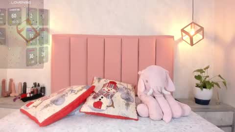 Snapshot of sunnycyrus chatting on December 5, 7:38 pm S U N N Y online show from December 5, 7:38 pm