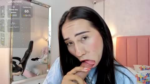 Snapshot of sunnycyrus chatting on January 10, 7:54 pm S U N N Y online show from January 10, 7:54 pm