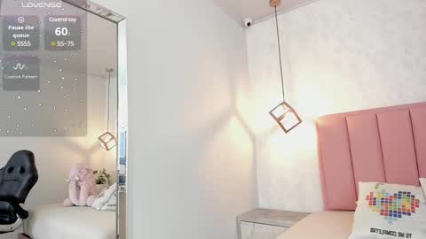 Snapshot of sunnycyrus chatting on February 19, 7:38 pm S U N N Y online show from February 19, 7:38 pm