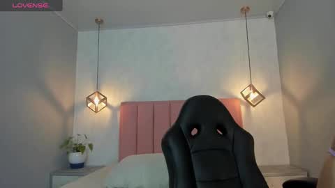 Snapshot of sunnycyrus chatting on September 11, 12:38 pm S U N N Y online show from September 11, 12:38 pm