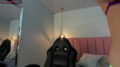 Snapshot of sunnycyrus chatting on September 18, 12:29 pm S U N N Y online show from September 18, 12:29 pm