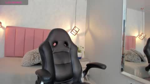 Snapshot of sunnycyrus chatting on October 7, 12:35 pm S U N N Y online show from October 7, 12:35 pm