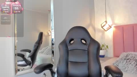 Snapshot of sunnycyrus chatting on October 9, 1:09 pm S U N N Y online show from October 9, 1:09 pm