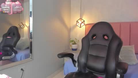 Snapshot of sunnycyrus chatting on October 18, 12:28 pm S U N N Y online show from October 18, 12:28 pm