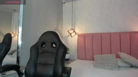 Snapshot of sunnycyrus chatting on October 23, 12:37 pm S U N N Y online show from October 23, 12:37 pm