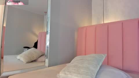 Snapshot of sunnycyrus chatting on October 28, 1:47 pm S U N N Y online show from October 28, 1:47 pm