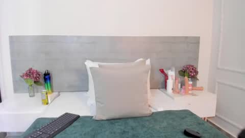 Snapshot of sunnywhitee chatting on October 18, 7:47 pm sunnywhitee online show from October 18, 7:47 pm