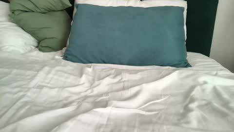 Eva See Bio  Dont forget to put your thumbs up. online show from January 15, 12:25 pm