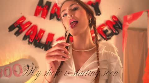 Snapshot of sunrisealice chatting on December 24, 6:55 am Alice online show from December 24, 6:55 am