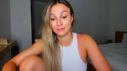 Snapshot of sunsetwithava chatting on October 11, 11:31 am sunsetwithava online show from October 11, 11:31 am