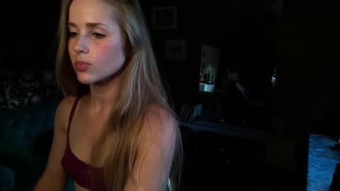 Snapshot of sunshine_pixie chatting on March 5, 1:10 am Sunray online show from March 5, 1:10 am