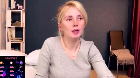 Snapshot of super_peach_stream chatting on November 16, 2:44 pm ANNApvt open full info in bio online show from November 16, 2:44 pm