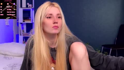 Snapshot of super_peach_stream chatting on November 24, 4:40 pm ANNApvt open full info in bio online show from November 24, 4:40 pm