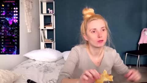 Snapshot of super_peach_stream chatting on November 25, 10:26 am ANNApvt open full info in bio online show from November 25, 10:26 am