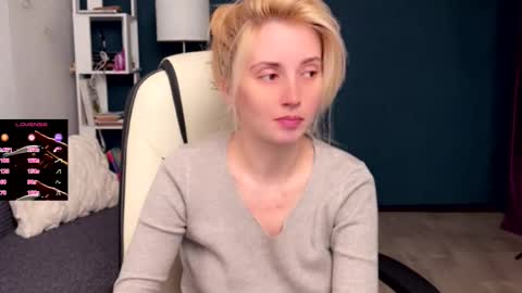 Snapshot of super_peach_stream chatting on December 1, 11:37 am ANNApvt open full info in bio online show from December 1, 11:37 am