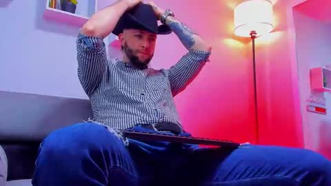 Snapshot of supreme_alpha_ chatting on November 18, 3:34 am supreme_alpha_ online show from November 18, 3:34 am