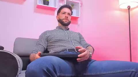 Snapshot of supreme_alpha_ chatting on December 1, 8:47 pm supreme_alpha_ online show from December 1, 8:47 pm