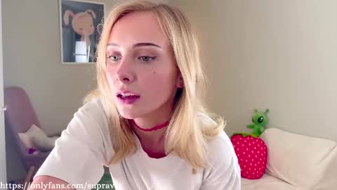 Snapshot of supremeraven chatting on September 24, 2:42 pm Raven - Ravie online show from September 24, 2:42 pm