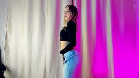 Annie online show from February 13, 1:29 am