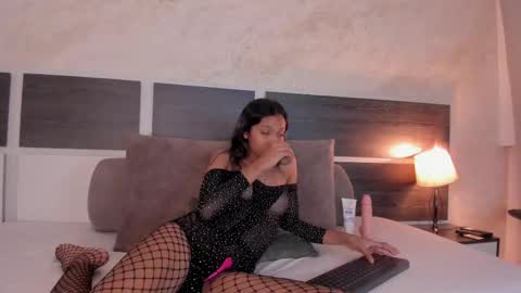 Snapshot of susanna_cute chatting on October 3, 12:35 pm susanna_cute online show from October 3, 12:35 pm