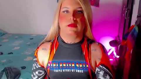 Snapshot of susej_exotic69 chatting on February 8, 4:14 pm ale online show from February 8, 4:14 pm