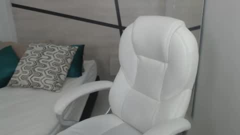 Snapshot of sussy_leon chatting on January 17, 12:10 pm sussy leon online show from January 17, 12:10 pm