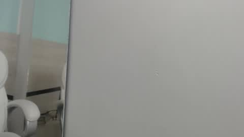 Snapshot of sussy_leon chatting on February 5, 6:59 pm sussy leon online show from February 5, 6:59 pm