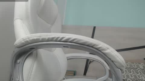 Snapshot of sussy_leon chatting on February 20, 3:19 pm sussy leon online show from February 20, 3:19 pm