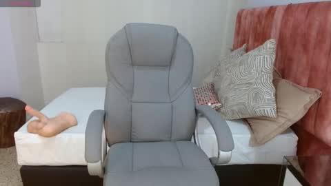 Snapshot of sussy_leon chatting on September 19, 12:39 pm sussy leon online show from September 19, 12:39 pm